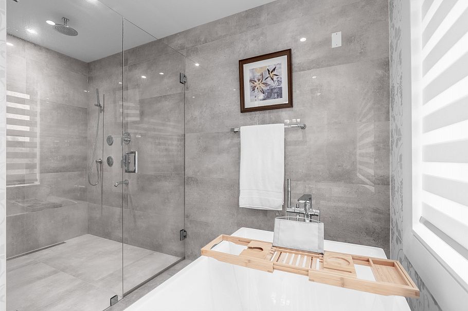 925 Beaumont Drive North Vancouver, BC - 23