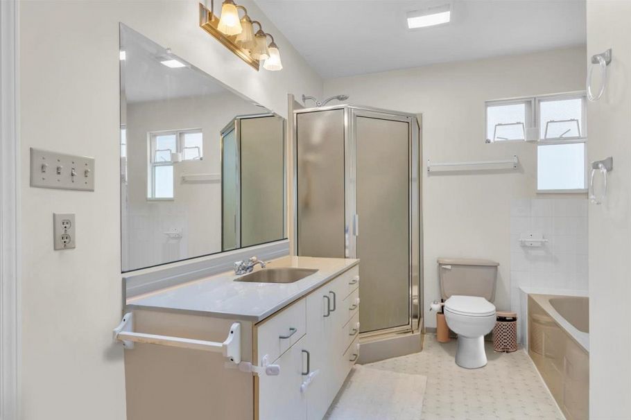 3060 W 8th Avenue Vancouver, BC - 15