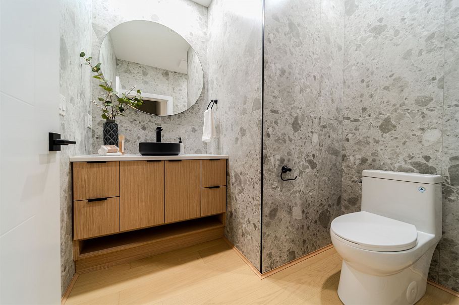 1 3576 E Pender Street Vancouver, BC - 17