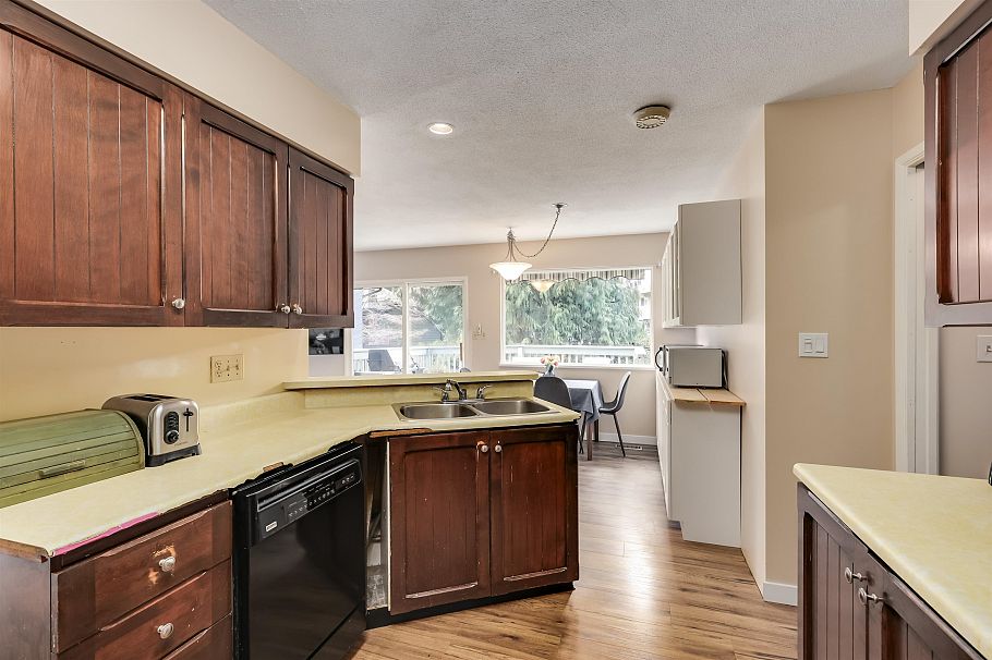 2419 Weymouth Place North Vancouver, BC - 9