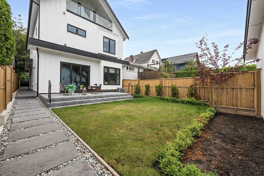 2 878 E 37th Avenue Vancouver, BC - 4