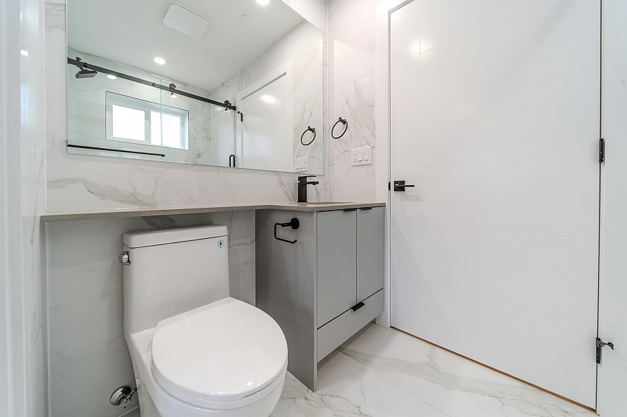 2 3576 E Pender Street Vancouver, BC - 26