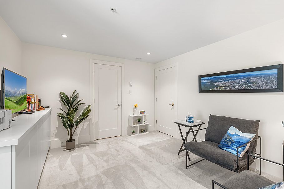 4 2425 Edgemont Boulevard North Vancouver, BC - 27