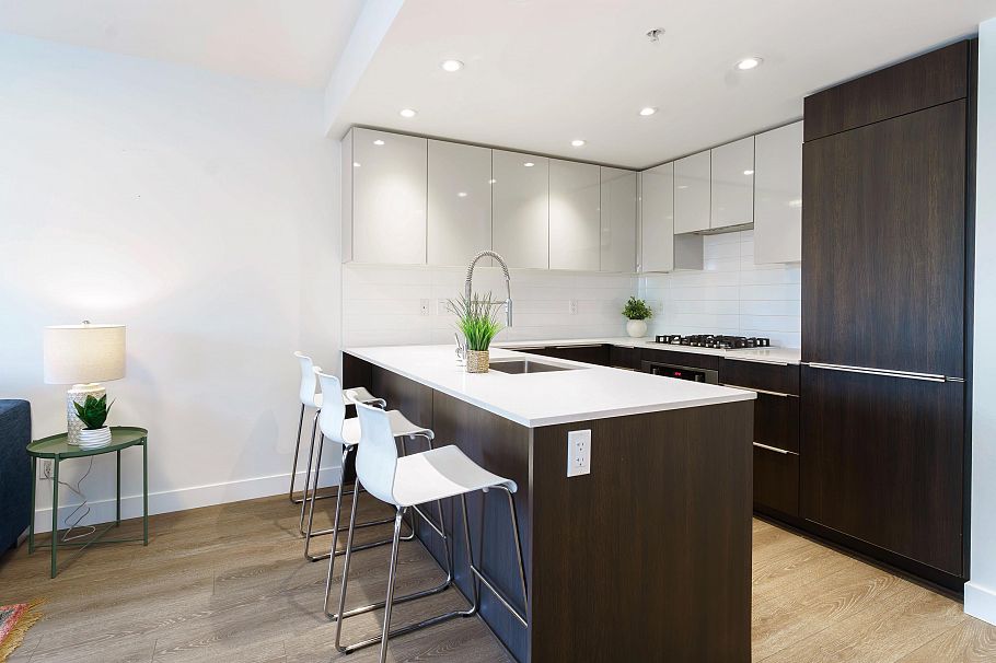 317 1588 E Hastings Street Vancouver, BC - 4