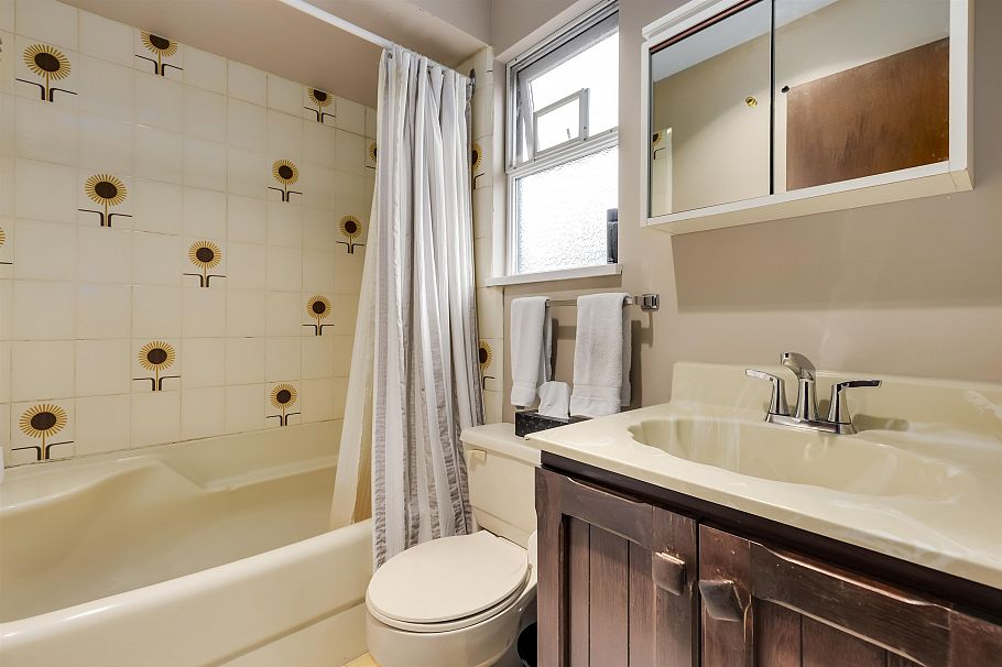 2419 Weymouth Place North Vancouver, BC - 17