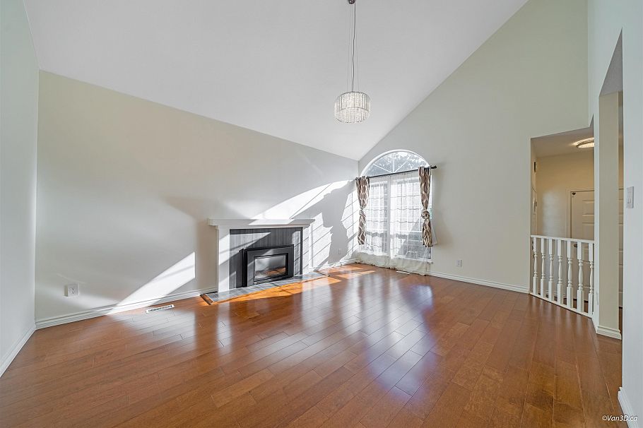 1072 Clements Avenue North Vancouver, BC - 2