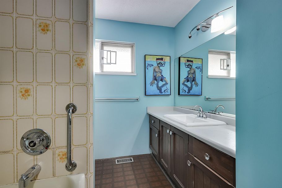 2419 Weymouth Place North Vancouver, BC - 19