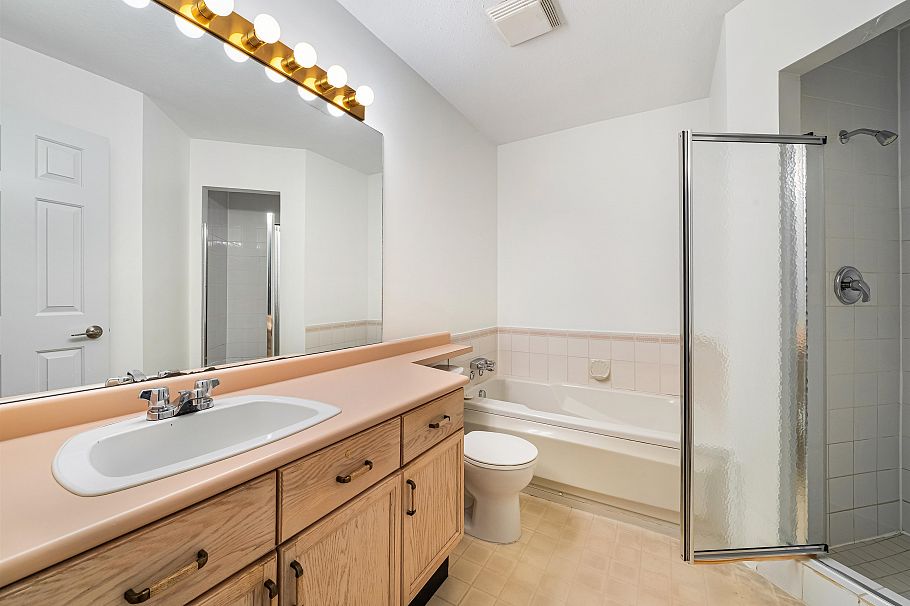 303 123 E 6th Street North Vancouver, BC - 21