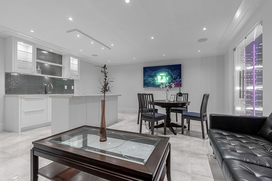 925 Beaumont Drive North Vancouver, BC - 30