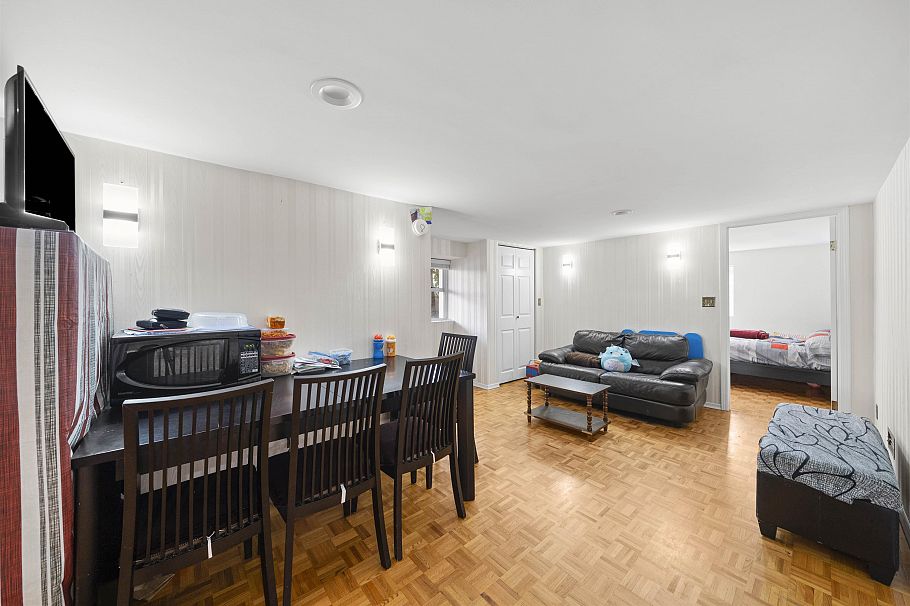 555 W 19th Avenue Vancouver, BC - 22