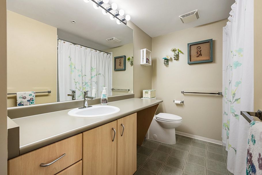 1206 121 W 15th Street North Vancouver, BC - 18