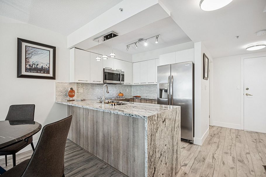 205 1633 W 8th Avenue Vancouver, BC - 11