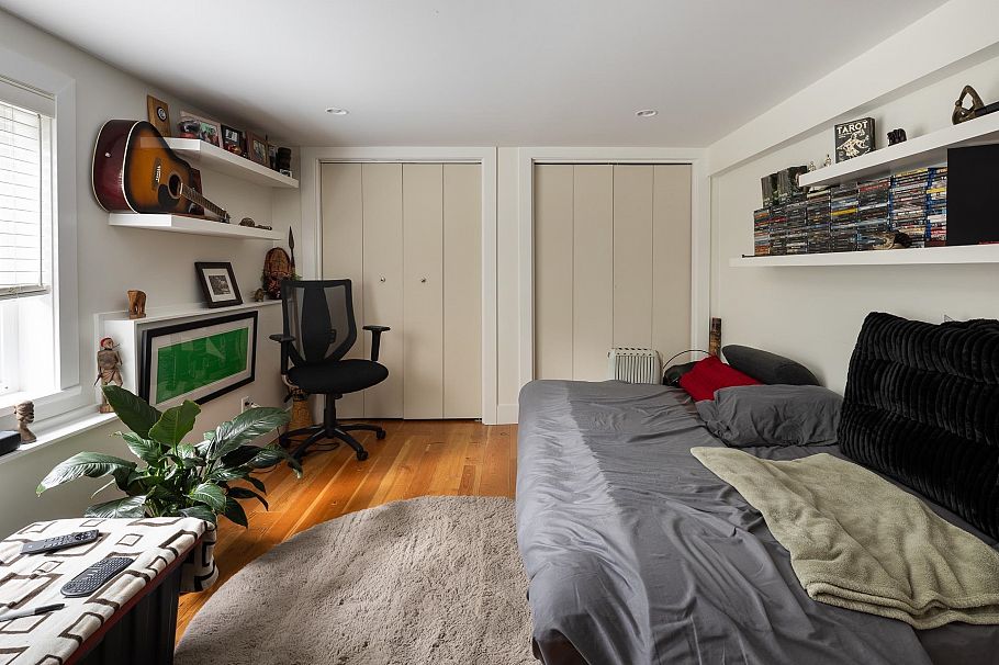 529 E 11th Street North Vancouver, BC - 35