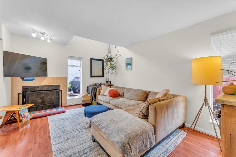 3060 W 8th Avenue Vancouver, BC - 4