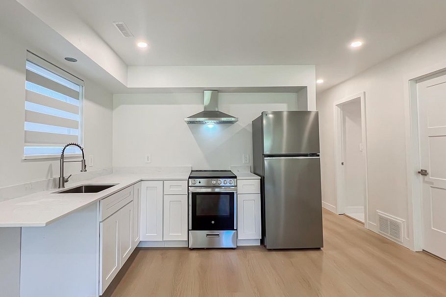 3361 E 28th Avenue Vancouver, BC - 17