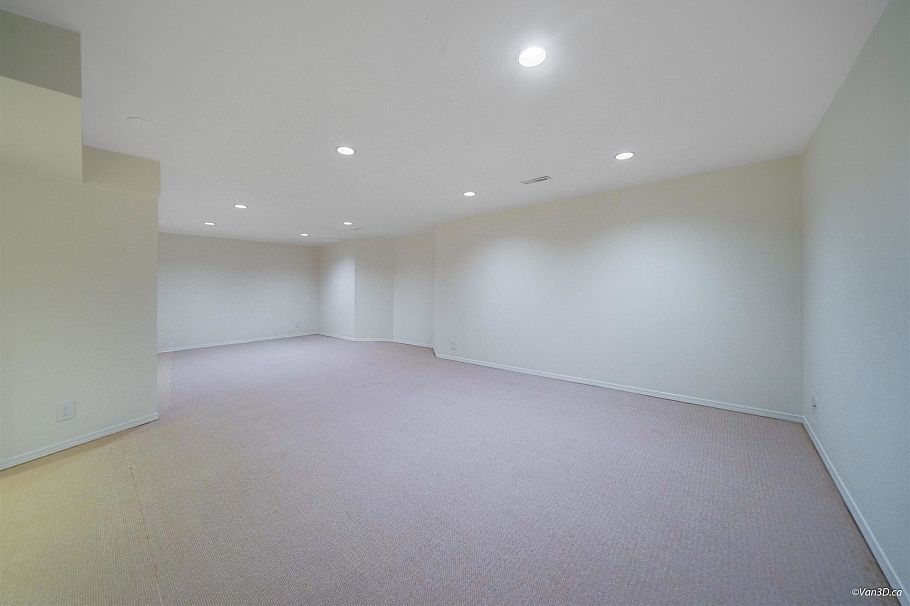 1072 Clements Avenue North Vancouver, BC - 24