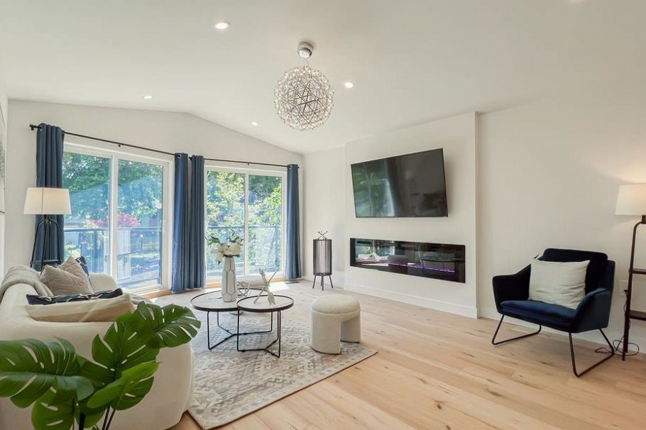 3361 E 28th Avenue Vancouver, BC - 2