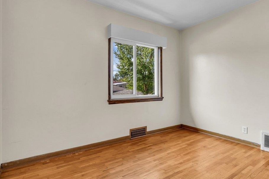 420 E 46th Avenue Vancouver, BC - 5