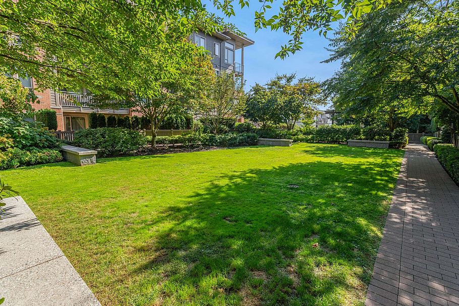 526 119 W 22nd Street North Vancouver, BC - 34