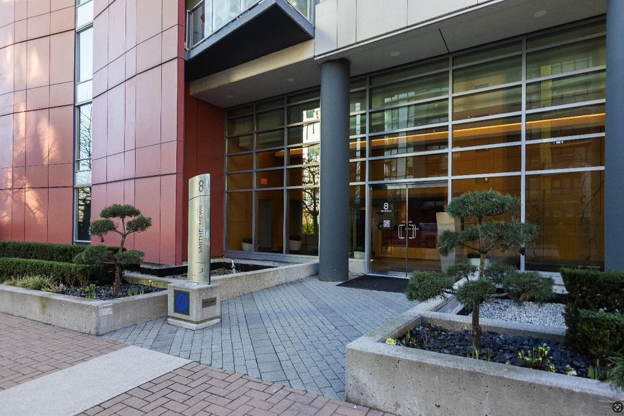 305 8 Smithe Mews Vancouver, BC - 32