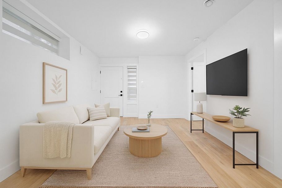 2995 E 17th Avenue Vancouver, BC - 22