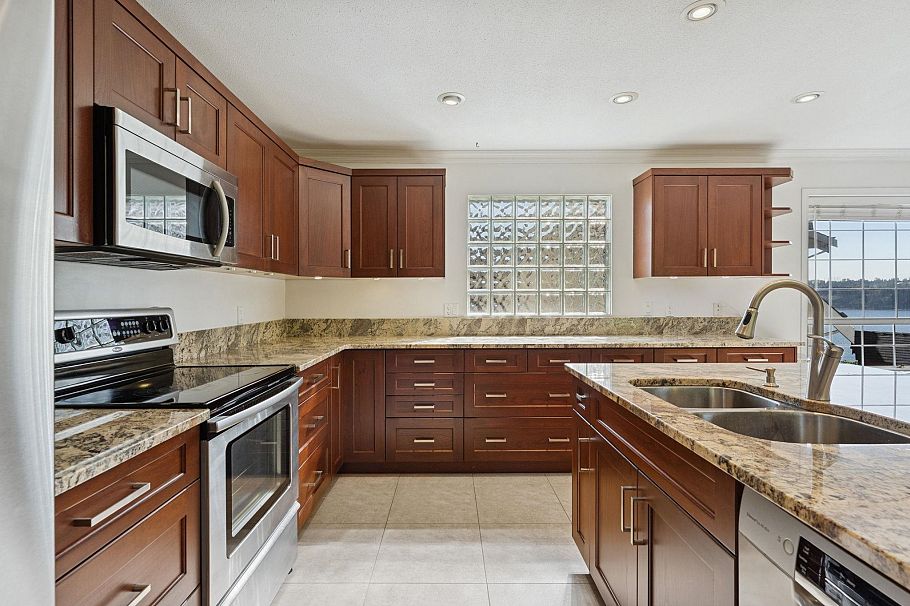 3908 Blantyre Place North Vancouver, BC - 11