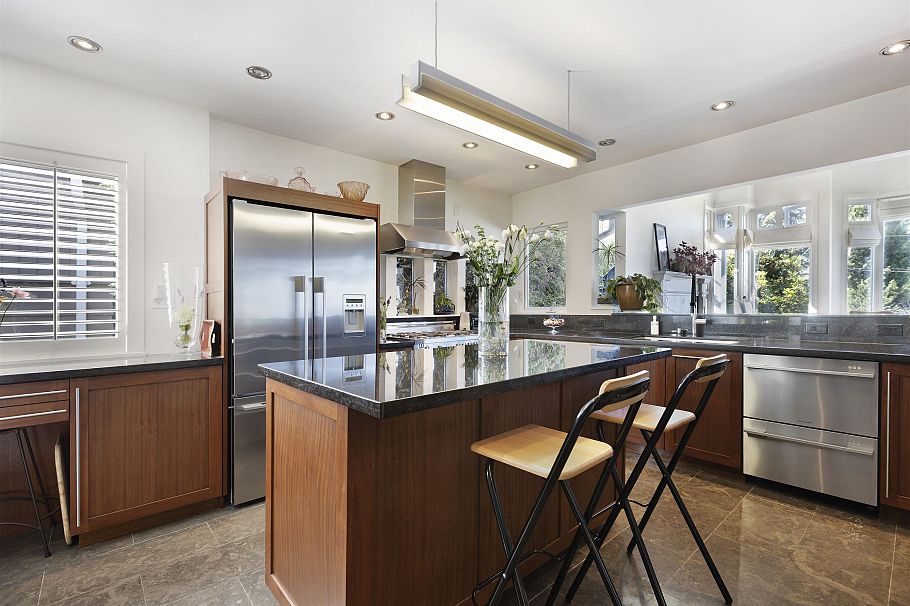 670 Montroyal Boulevard North Vancouver, BC - 4