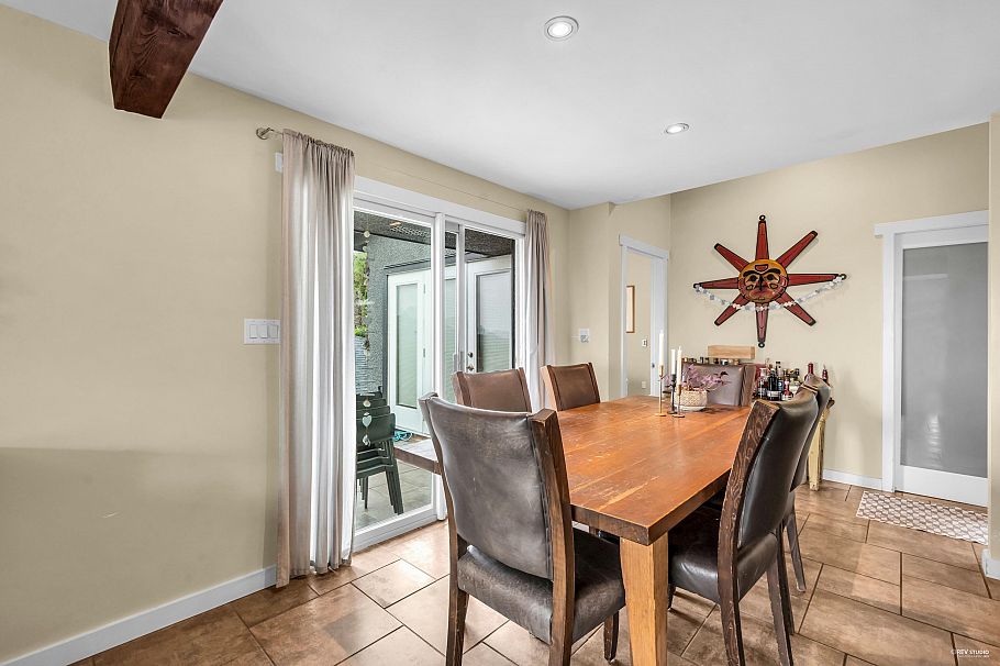 562 Alpine Court North Vancouver, BC - 13