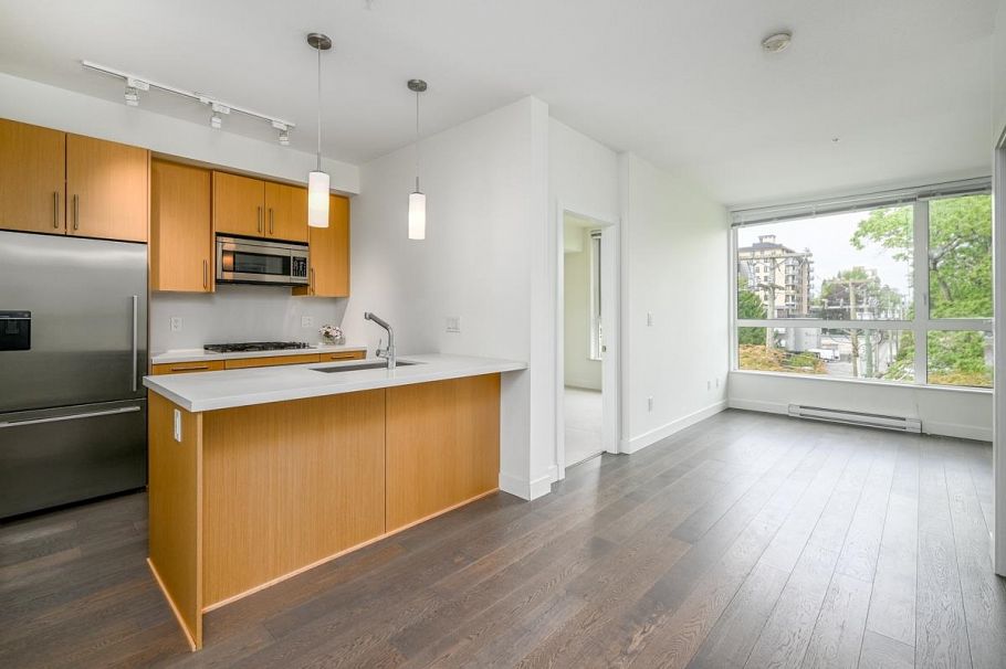 310 5325 West Boulevard Vancouver, BC - 2