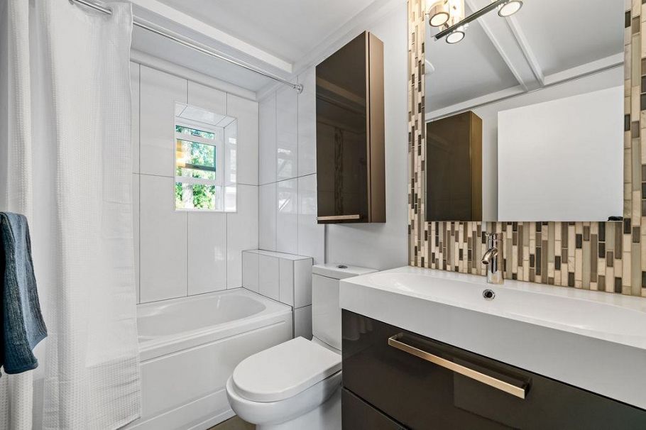 814 Plymouth Drive North Vancouver, BC - 32