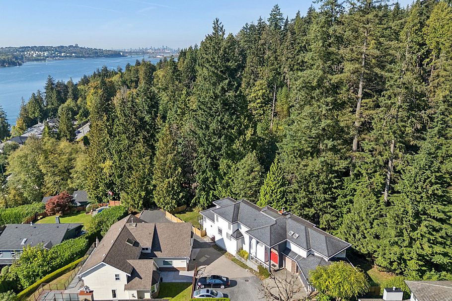 3908 Blantyre Place North Vancouver, BC - 33