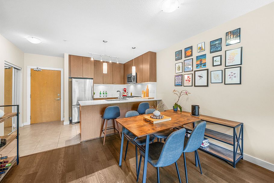 215 1330 Marine Drive North Vancouver, BC - 10