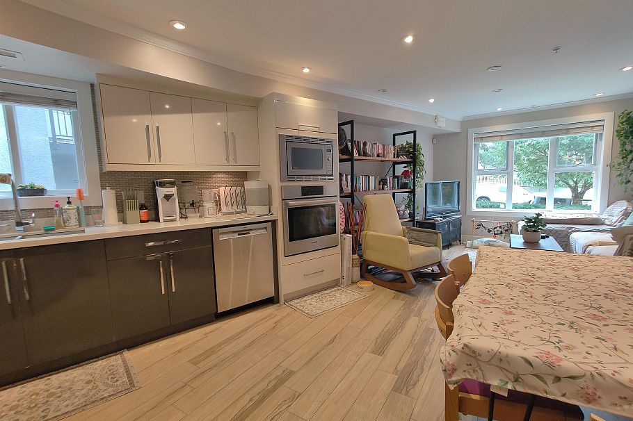 2055 Triumph Street Vancouver, BC - 7