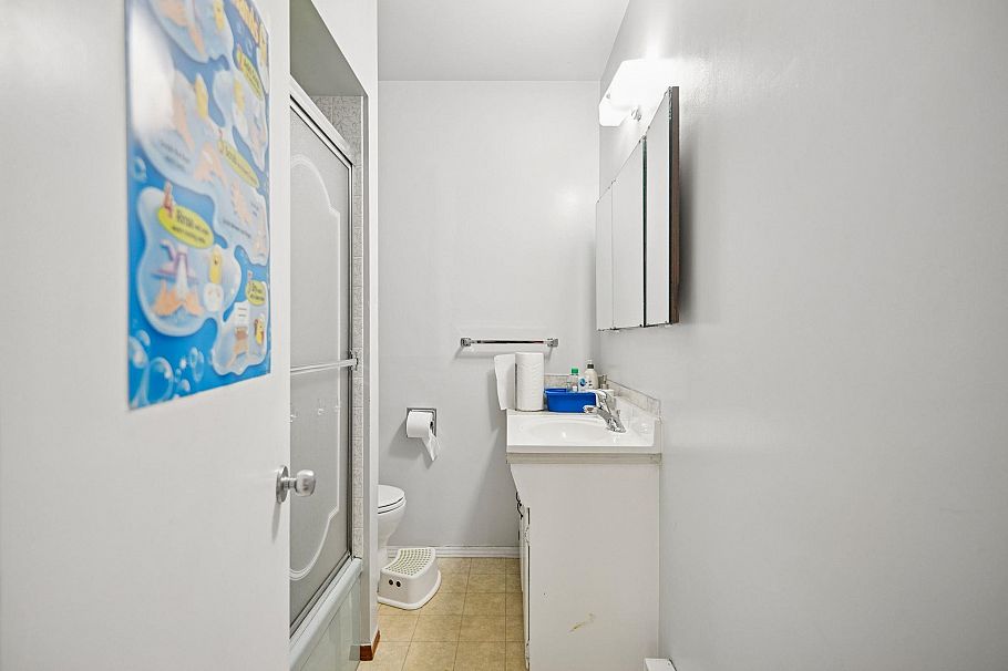 565 E 50th Avenue Vancouver, BC - 18