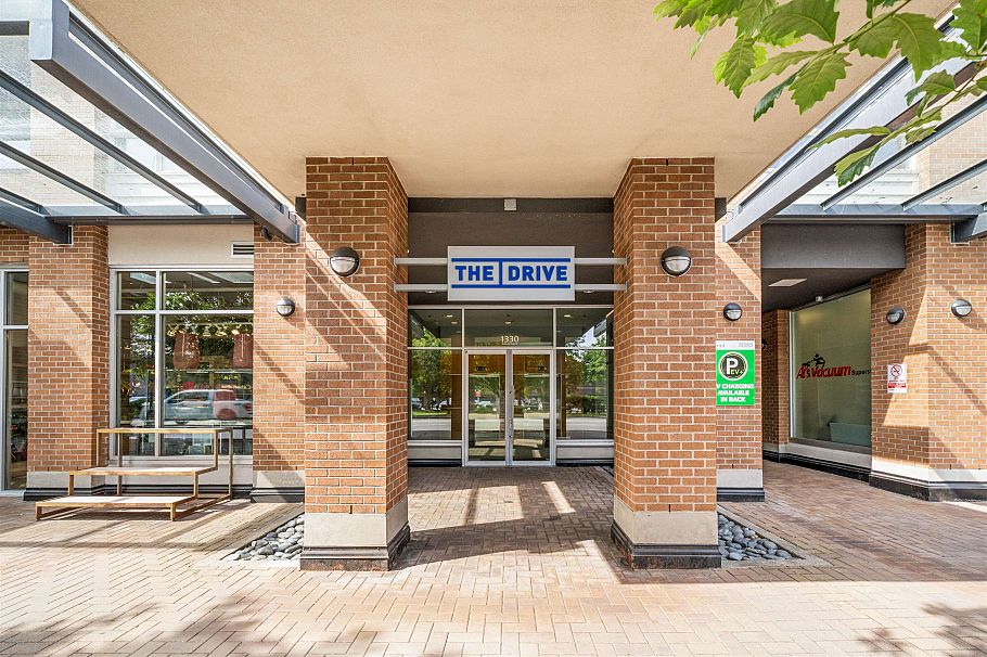 215 1330 Marine Drive North Vancouver, BC - 23