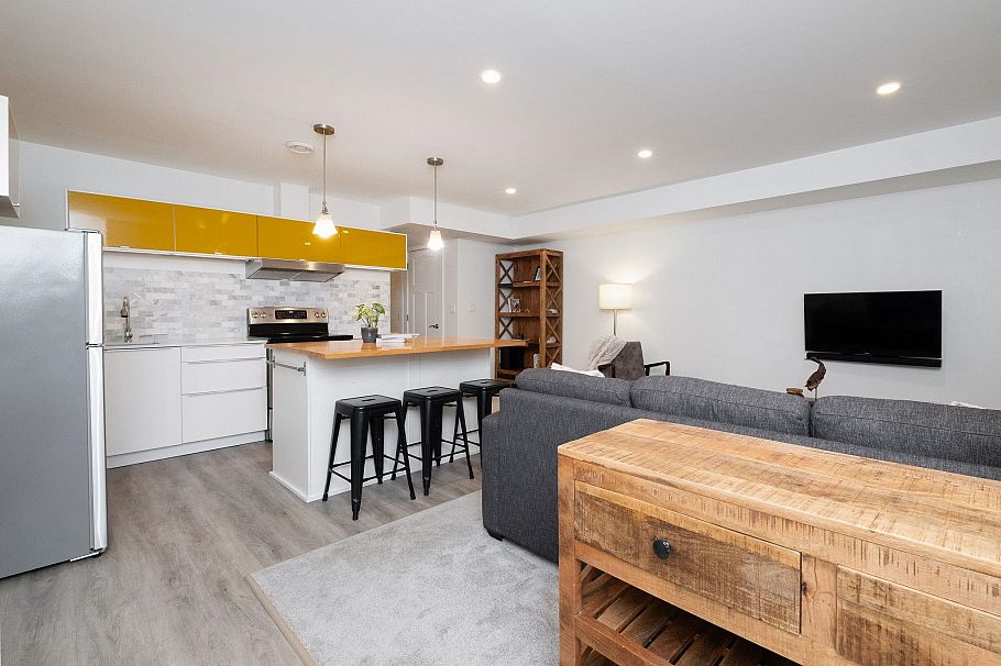 308 E 9th Street North Vancouver, BC - 24