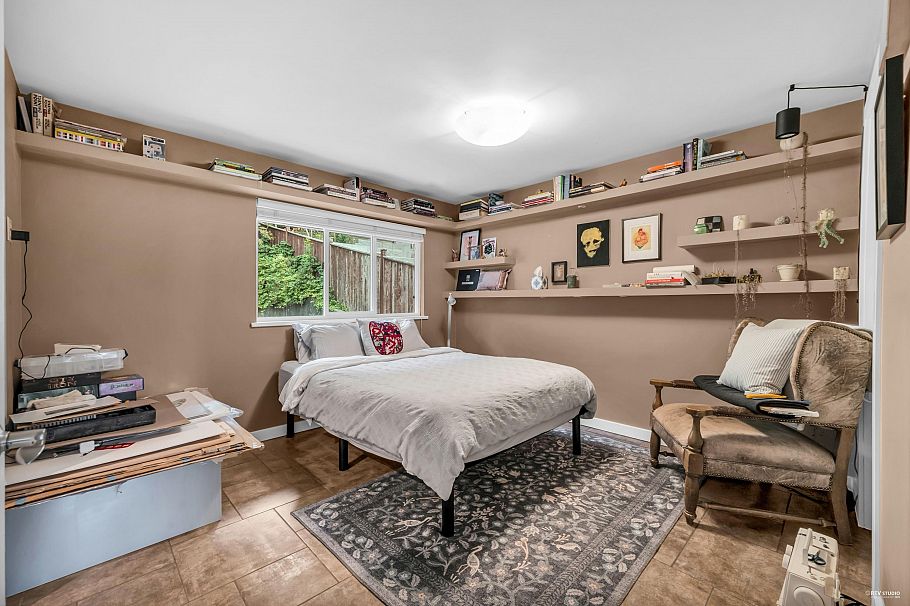 562 Alpine Court North Vancouver, BC - 10