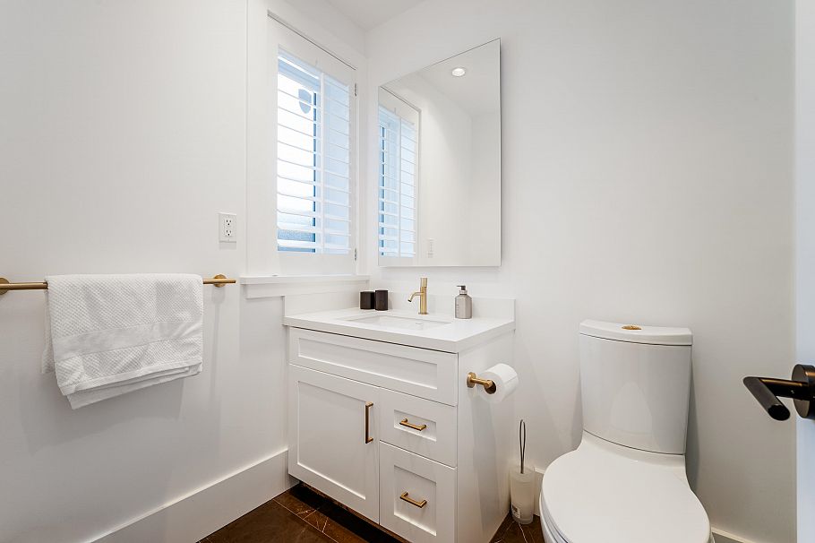 2040 W 58th Avenue Vancouver, BC - 32