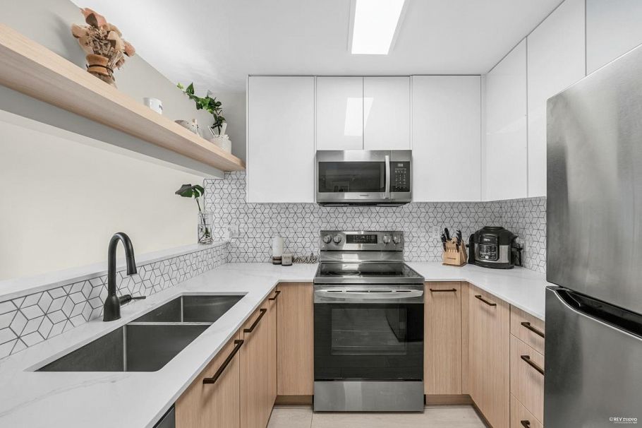 305 868 W 16th Avenue Vancouver, BC - 8