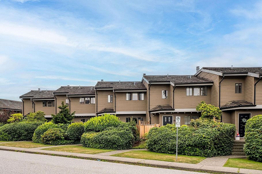 14 251 W 14th Street North Vancouver, BC - 1