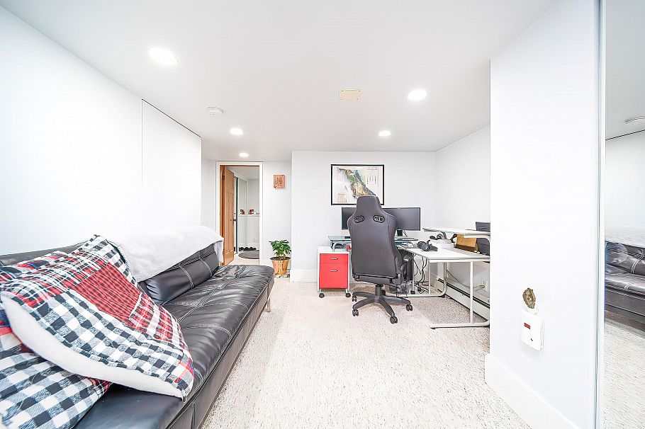 2896 W 41st Avenue Vancouver, BC - 30