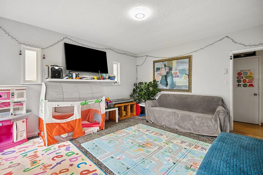 565 E 50th Avenue Vancouver, BC - 5