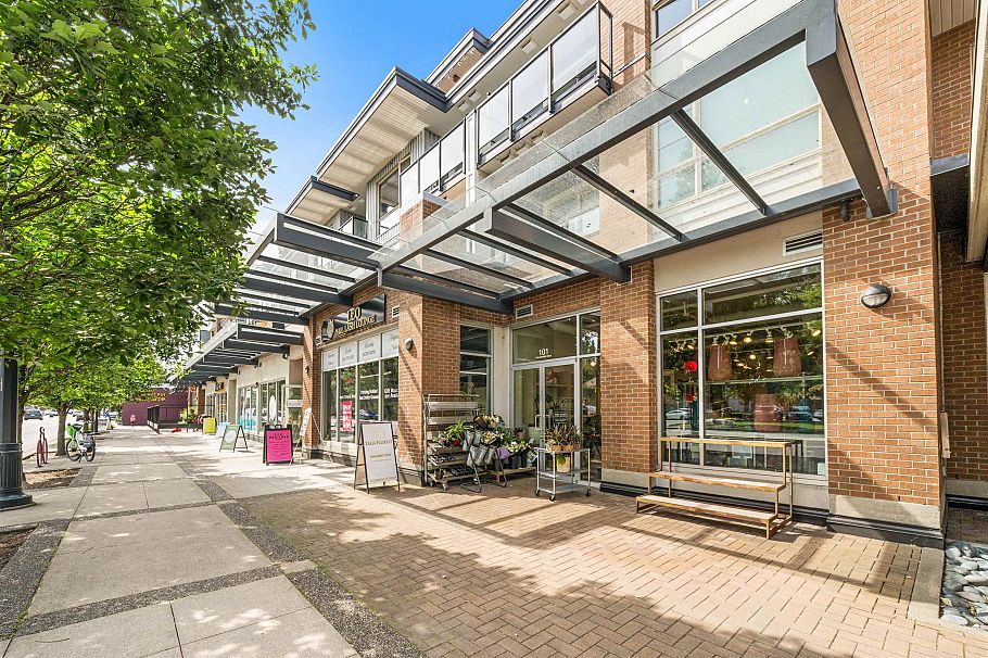 215 1330 Marine Drive North Vancouver, BC - 24