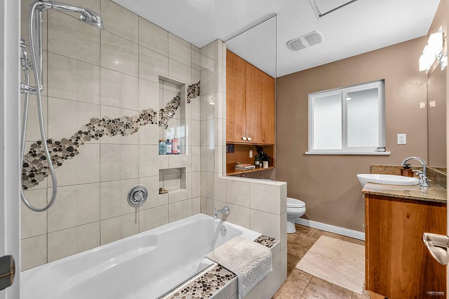 562 Alpine Court North Vancouver, BC - 12