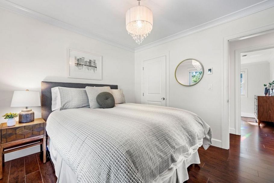 814 Plymouth Drive North Vancouver, BC - 24