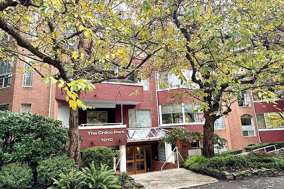 403 1010 Chilco Street Vancouver, BC - 1