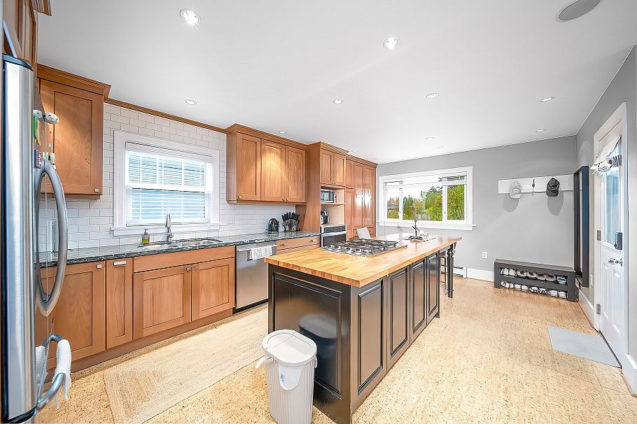 2896 W 41st Avenue Vancouver, BC - 15