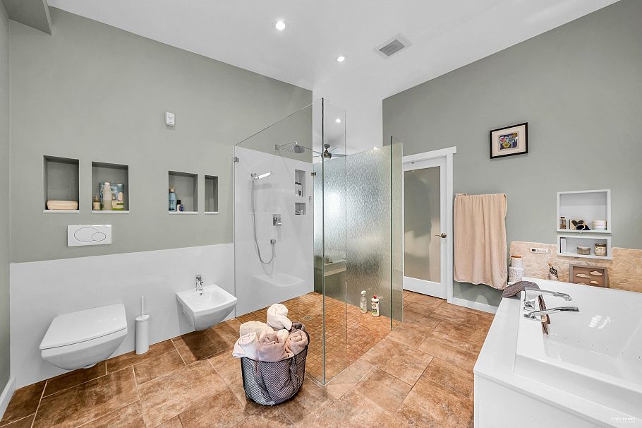 562 Alpine Court North Vancouver, BC - 18