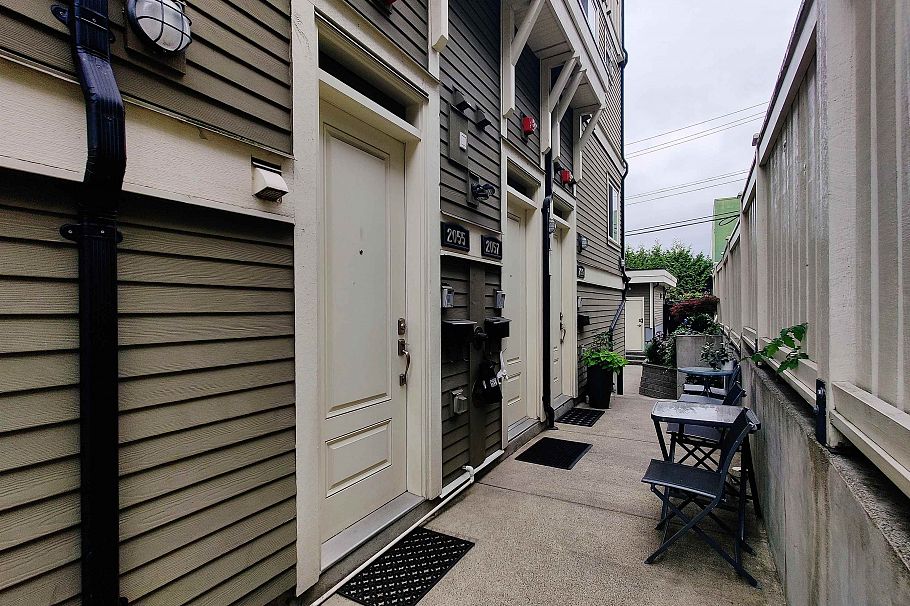 2055 Triumph Street Vancouver, BC - 5