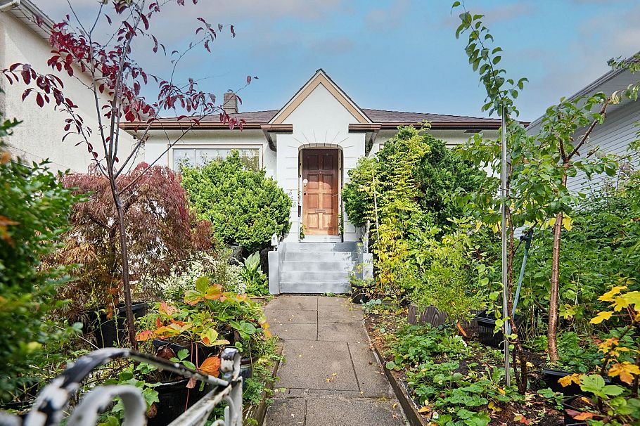 565 E 50th Avenue Vancouver, BC - 1